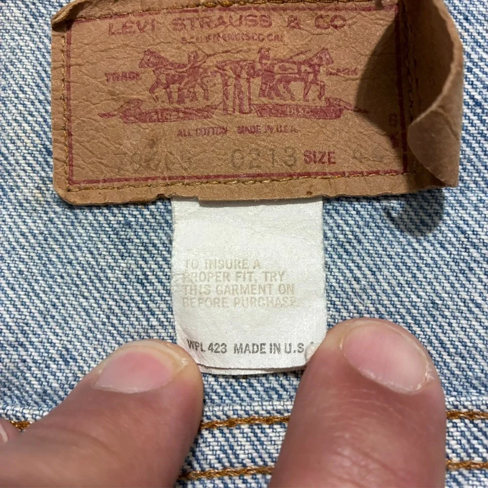 Vintage‎ Levis Mens Denim Trucker Jacket Size 44 Button Front USA Leather Patch